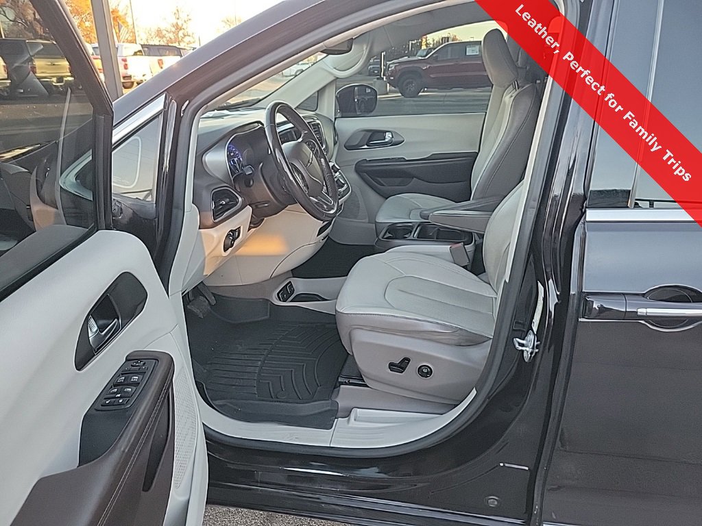 Used 2019 Chrysler Pacifica Touring-L image 10