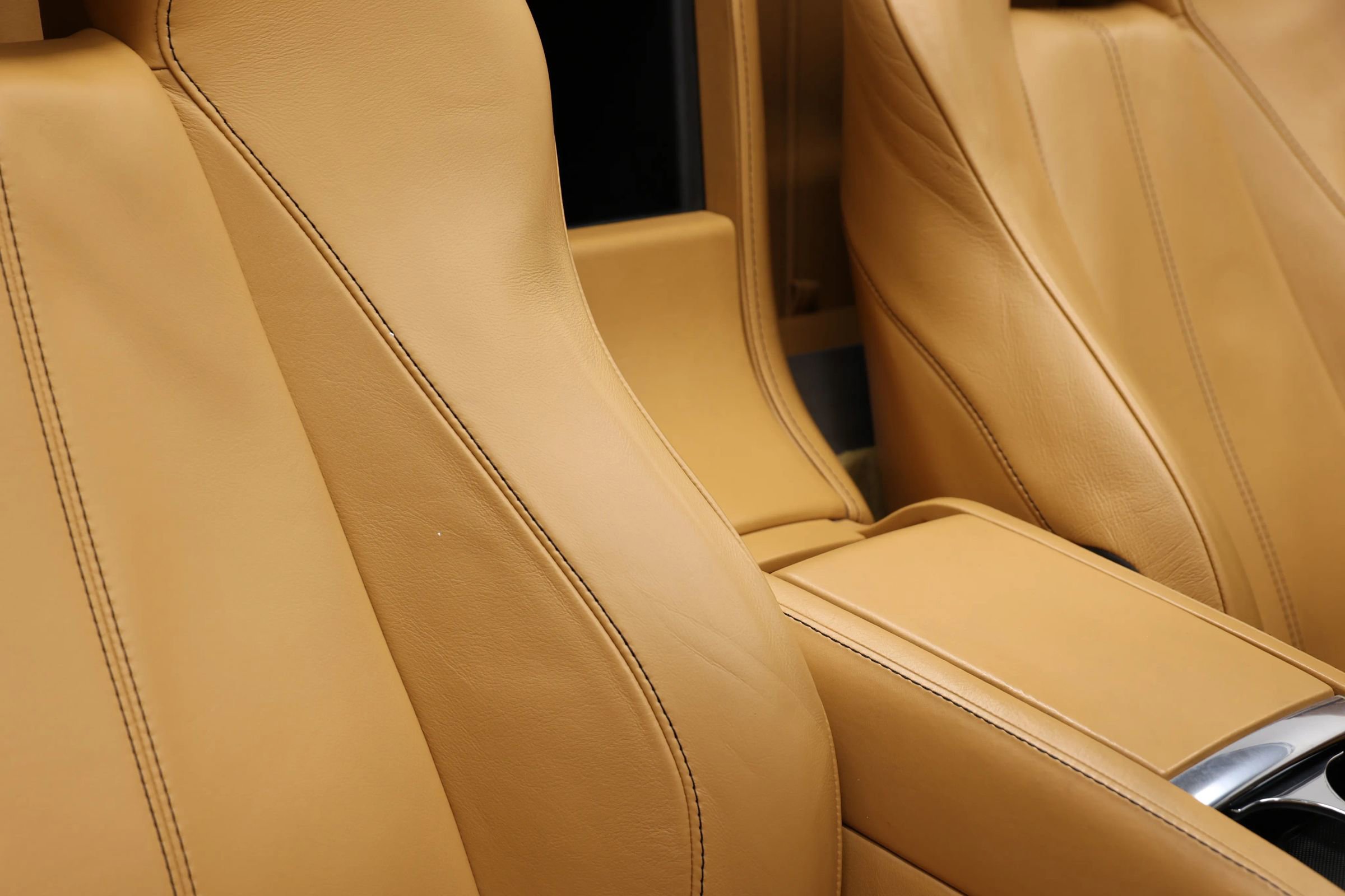 Used 2012 Aston Martin V8 Vantage Roadster image 70