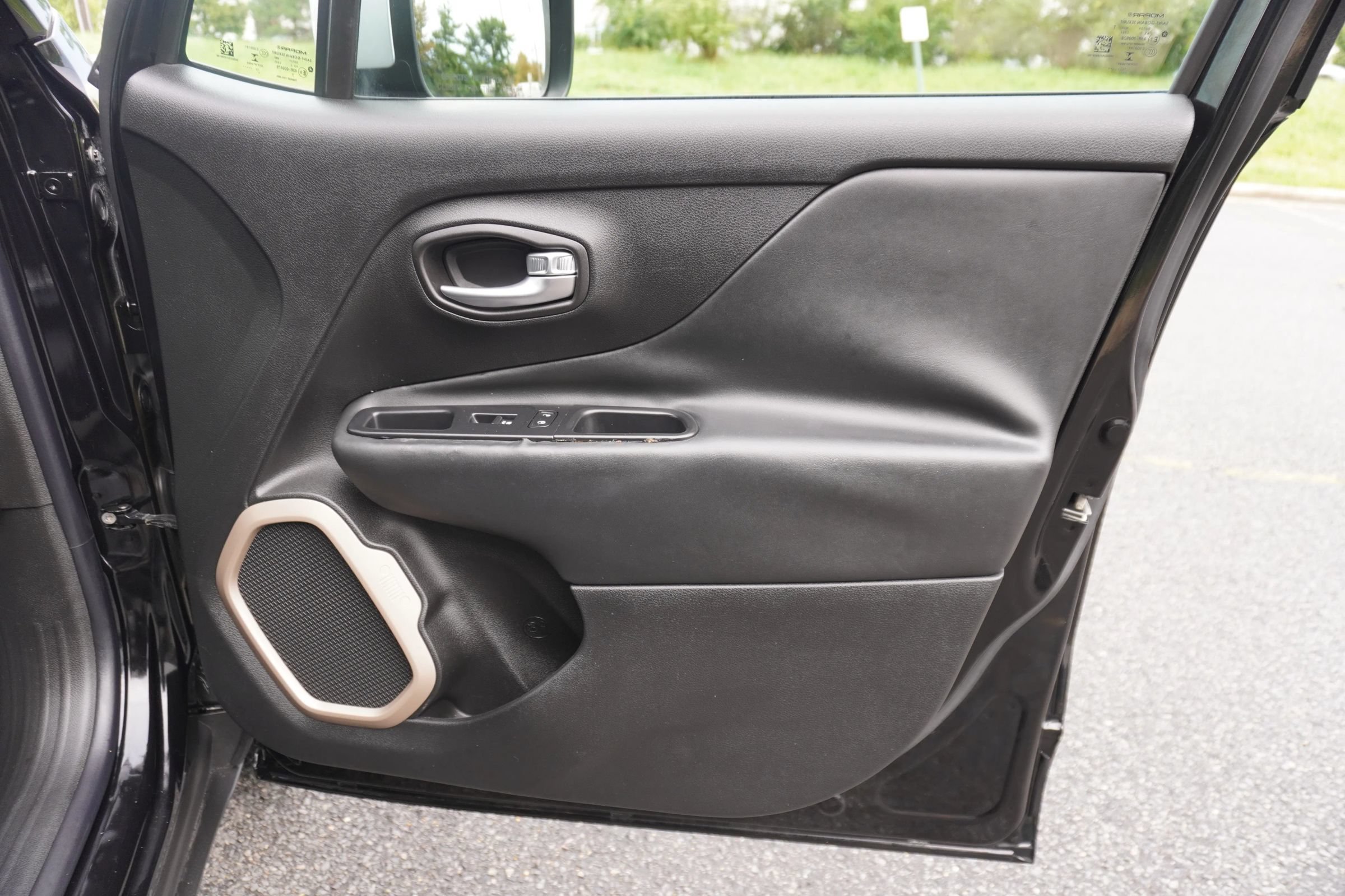 Used 2015 Jeep Renegade Limited FWD image 16
