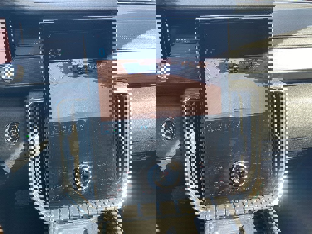 Used 2025 GMC Acadia Elevation image 32