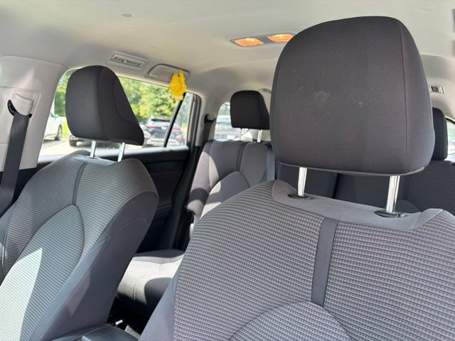 Used 2022 Toyota Highlander LE FWD image 9