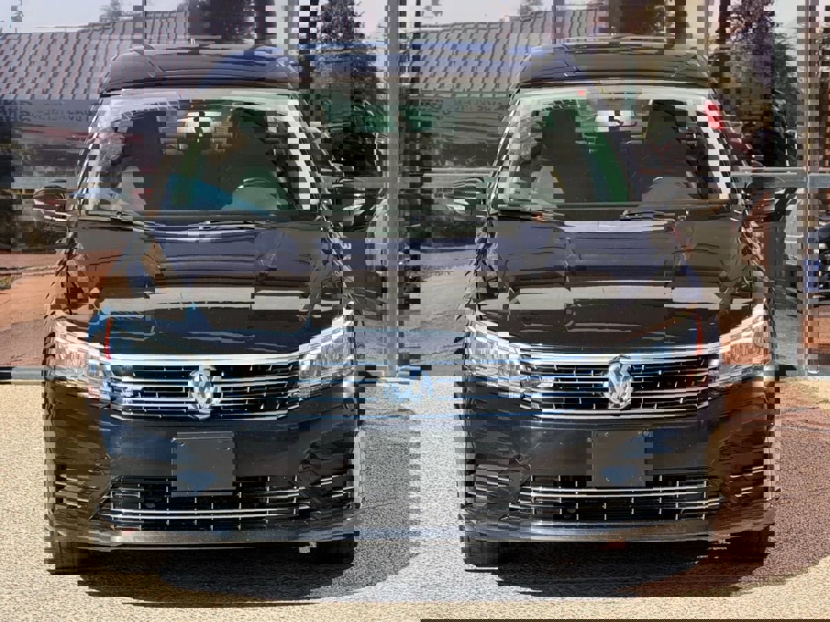 Used 2017 Volkswagen Passat 1.8T R-Line image 19