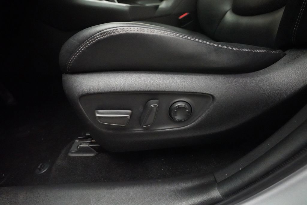 Used 2019 Toyota RAV4 Limited AWD/4WD image 29