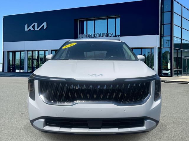 Used 2025 Kia Carnival FWD image 2