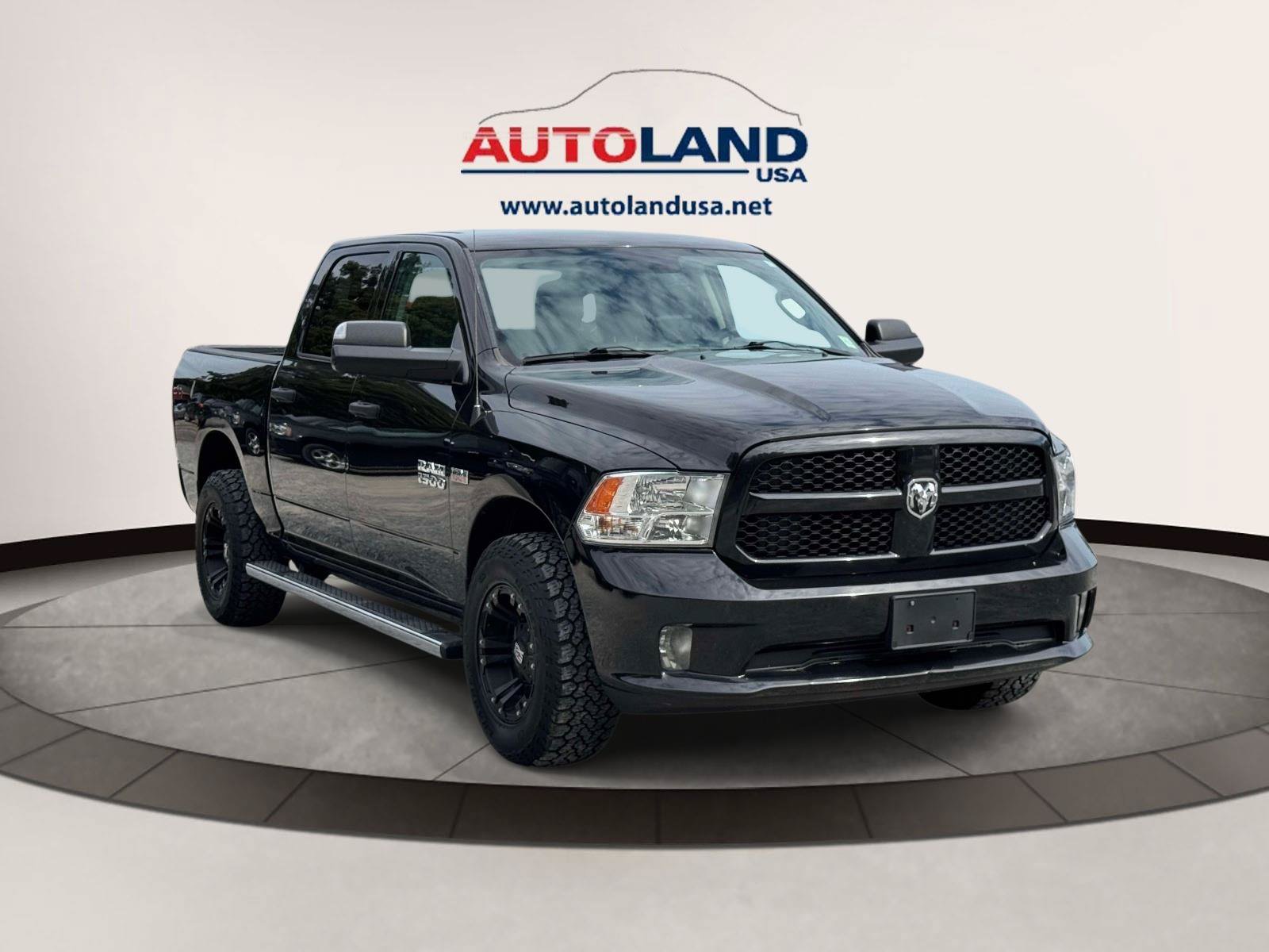 Used 2017 RAM 1500 Express w/ Express Value Package AWD/4WD image 2