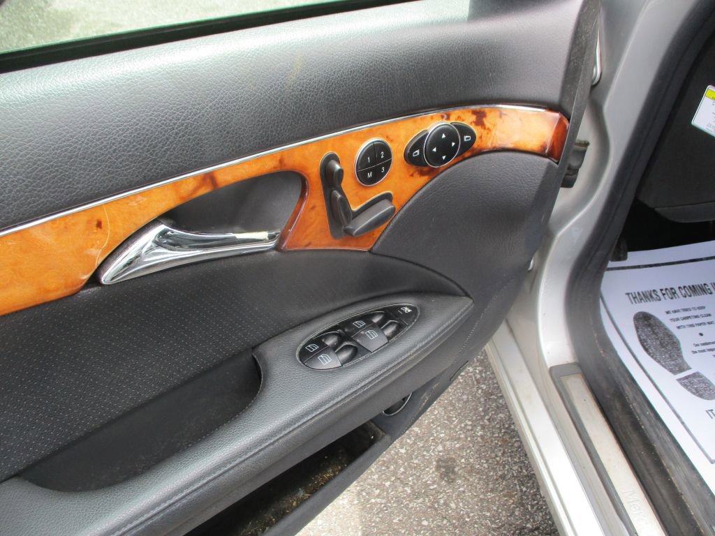 Used 2006 Mercedes-Benz E 350 4MATIC Sedan image 12