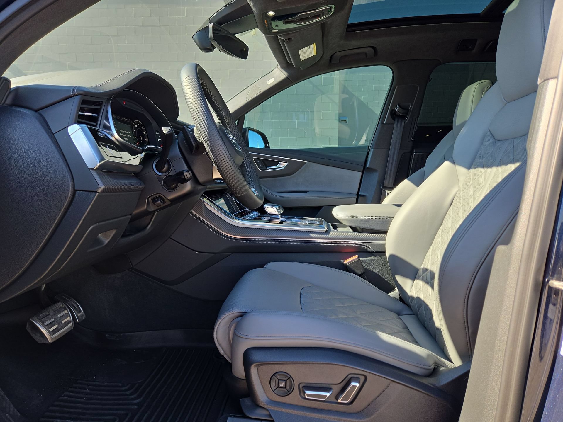 Certified 2025 Audi SQ7 Prestige AWD/4WD image 16