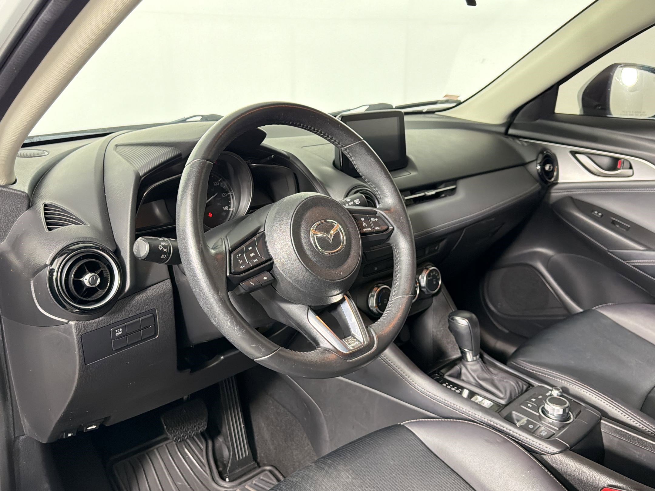 Used 2019 MAZDA CX-3 Touring FWD image 3