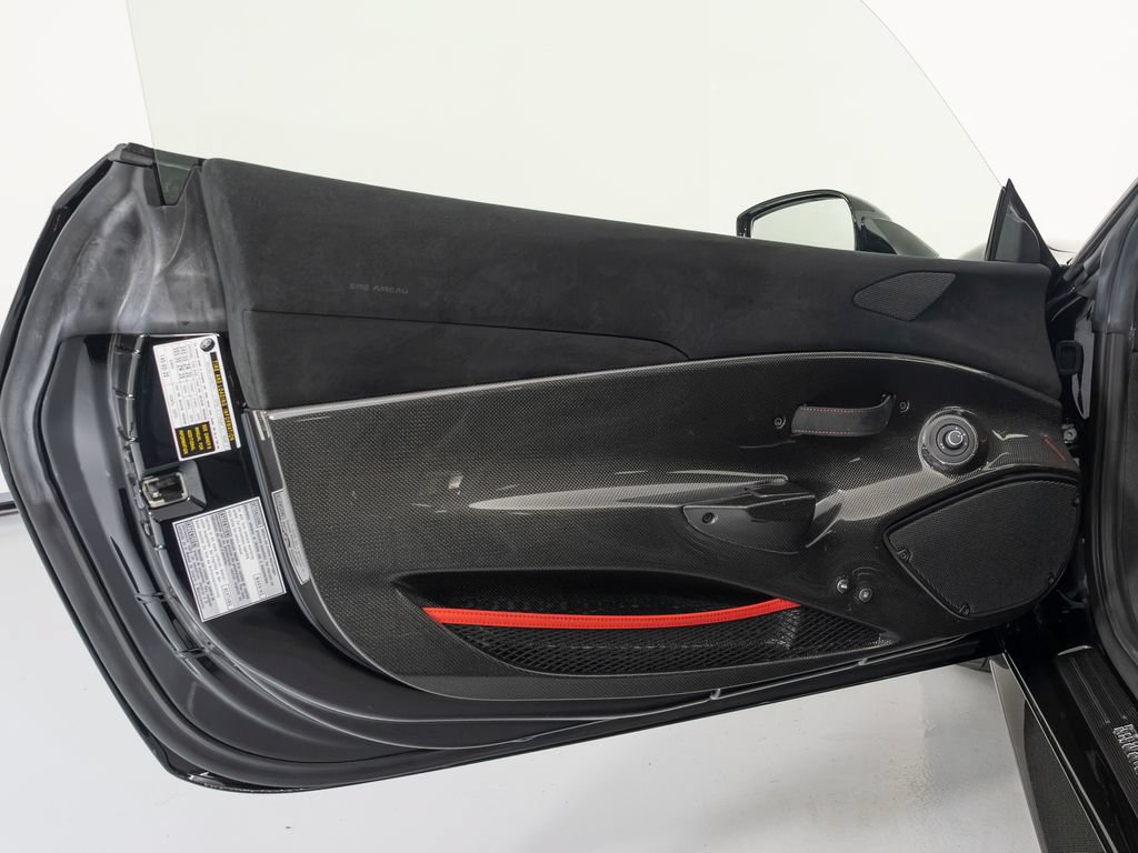 Used 2020 Ferrari 488 Pista Coupe RWD image 10
