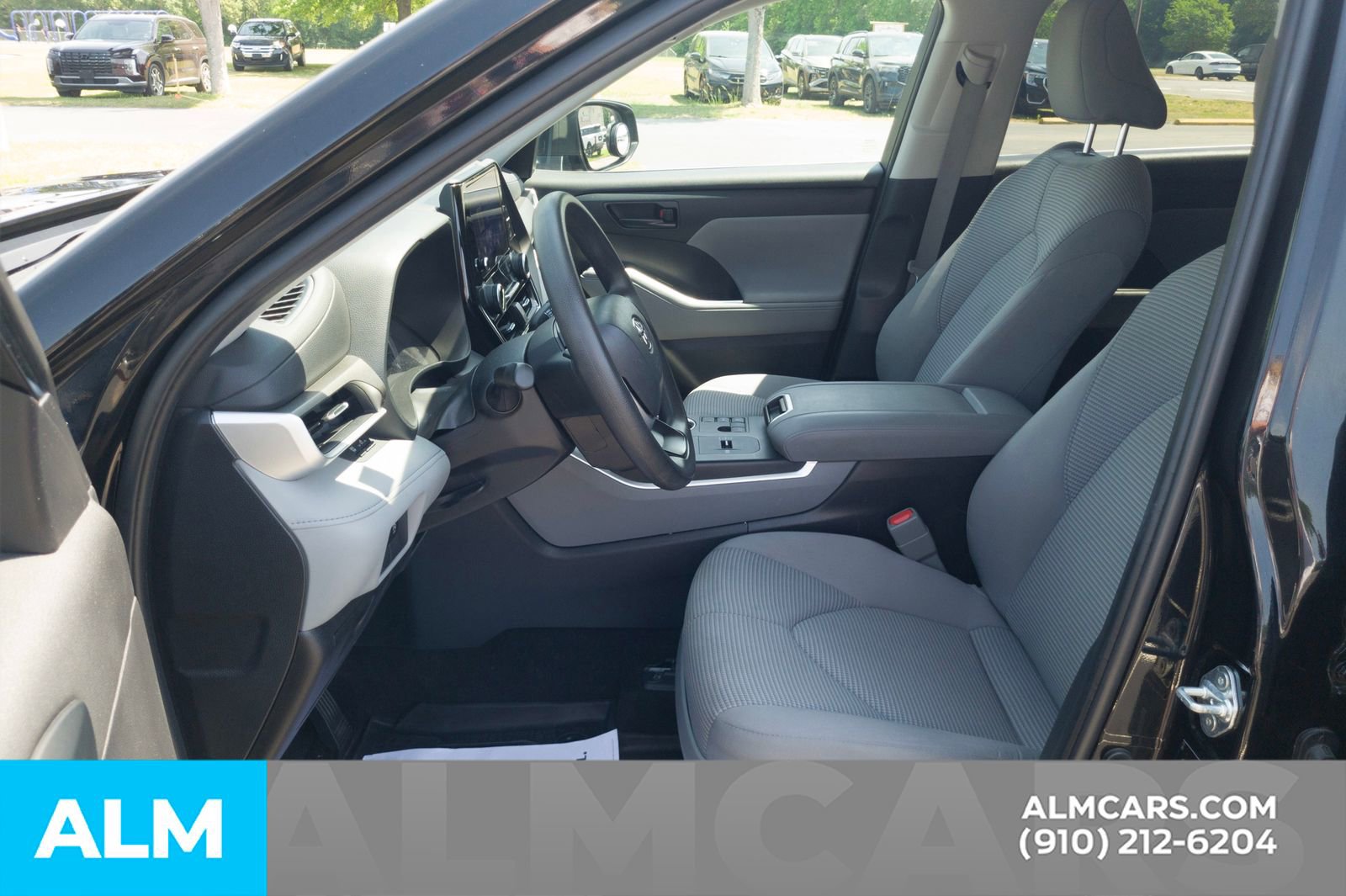 Used 2023 Toyota Highlander L FWD image 17
