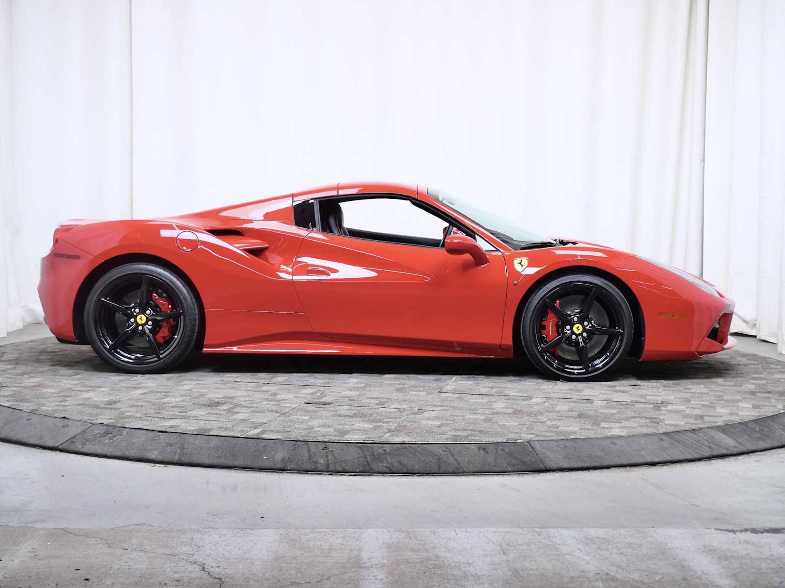 Certified 2019 Ferrari 488 Spider RWD image 7
