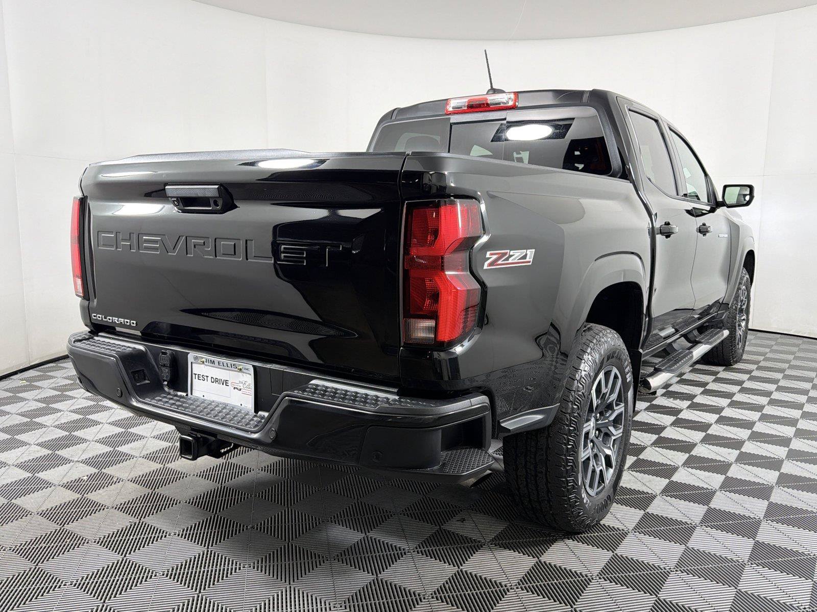 Certified 2023 Chevrolet Colorado Z71 w/ Z71 Convenience Package 2 AWD/4WD image 6