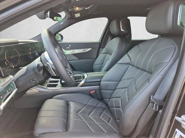 Certified 2025 BMW 760i xDrive w/ Executive Package AWD/4WD image 11