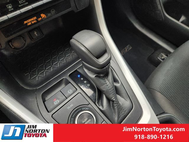 Used 2021 Toyota RAV4 LE image 22