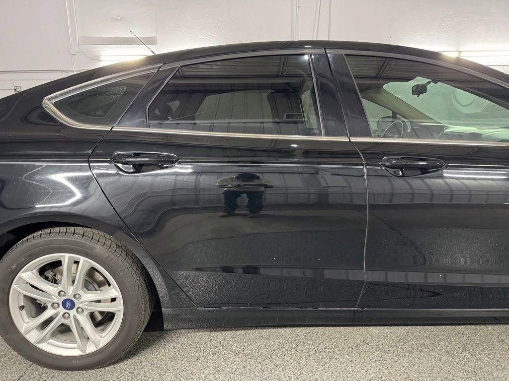 Used 2018 Ford Fusion SE w/ Fusion SE Technology Package FWD image 7