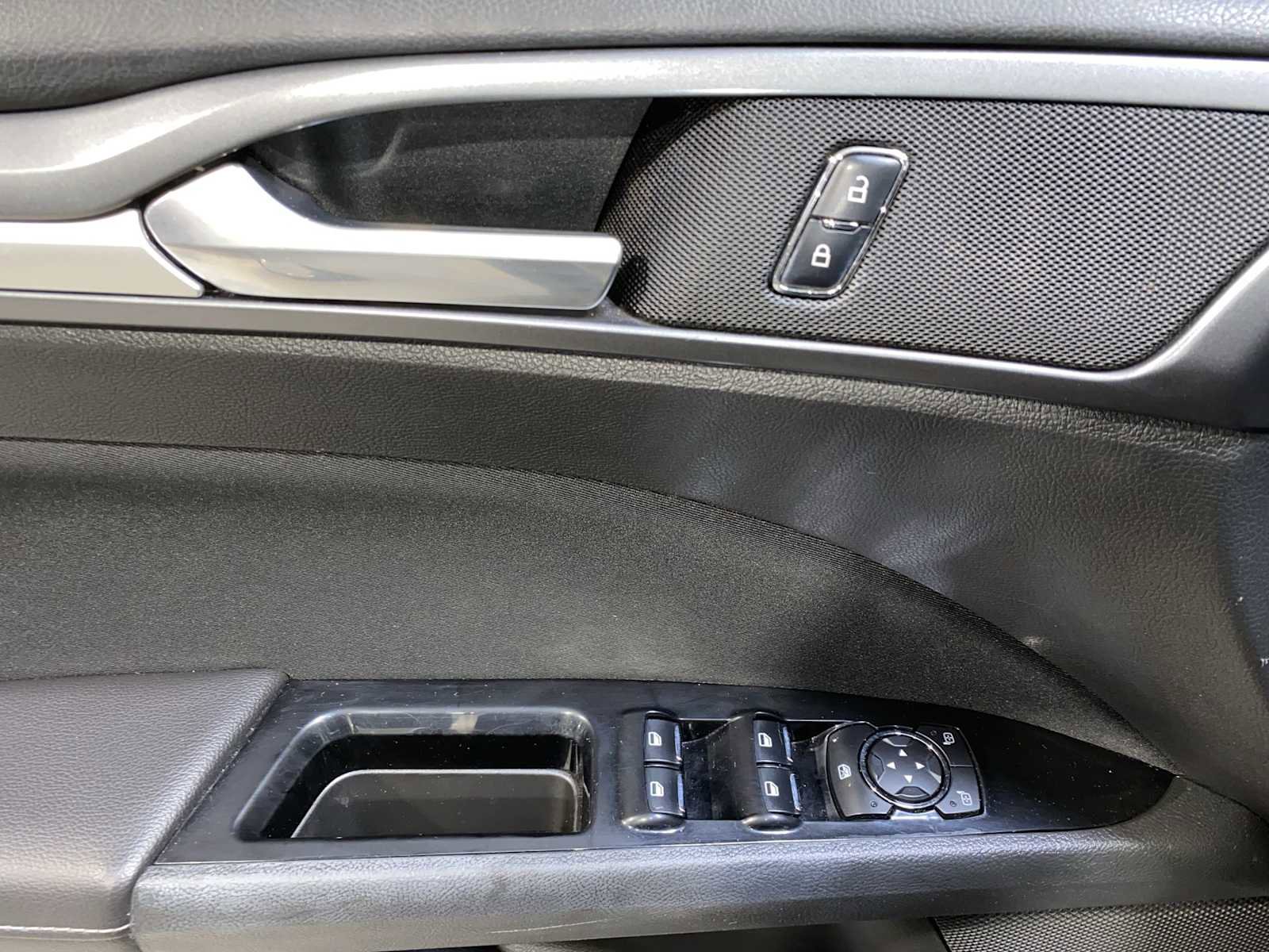 Used 2014 Ford Fusion SE FWD image 23