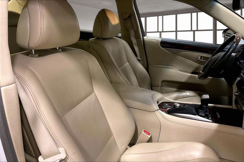 Used 2015 Lexus LS 460 AWD w/ Comfort Package image 7