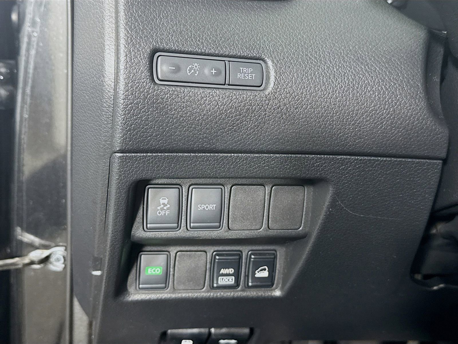 Used 2016 Nissan Rogue SV image 11