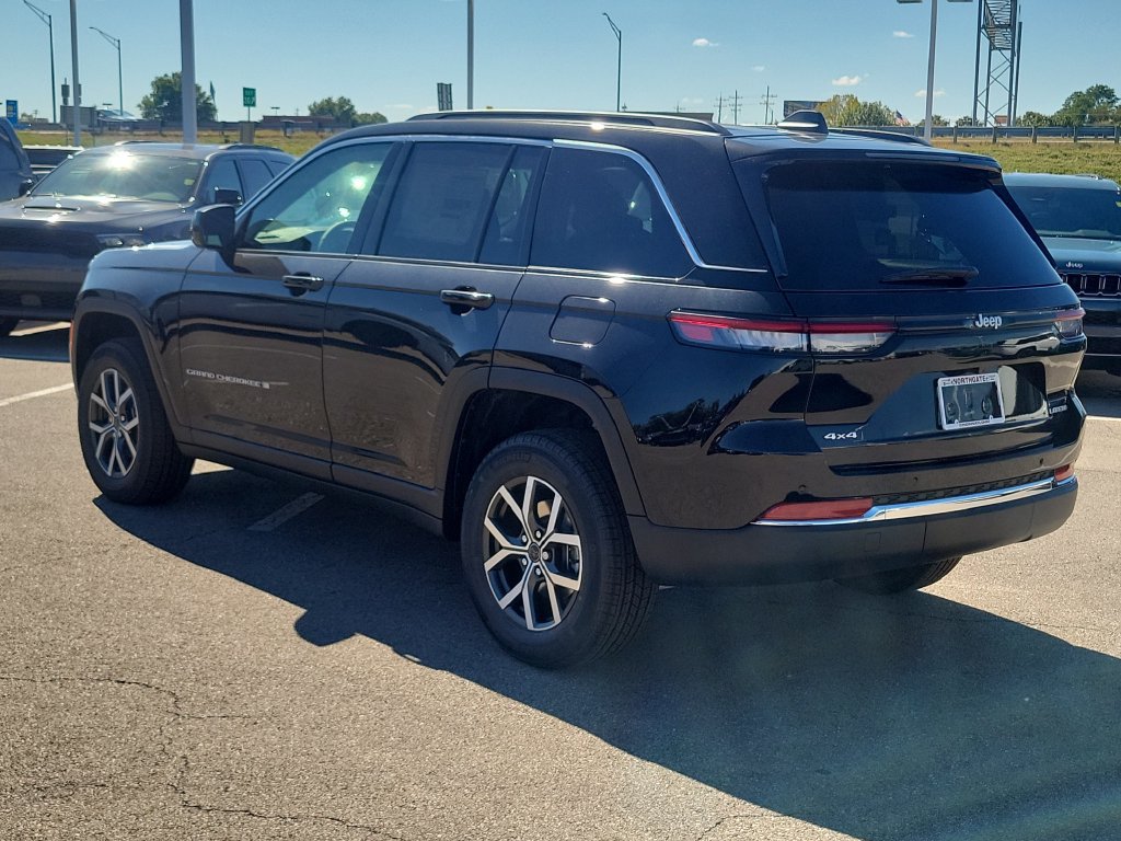 New 2027 Jeep Grand Cherokee Laredo X AWD/4WD image 3