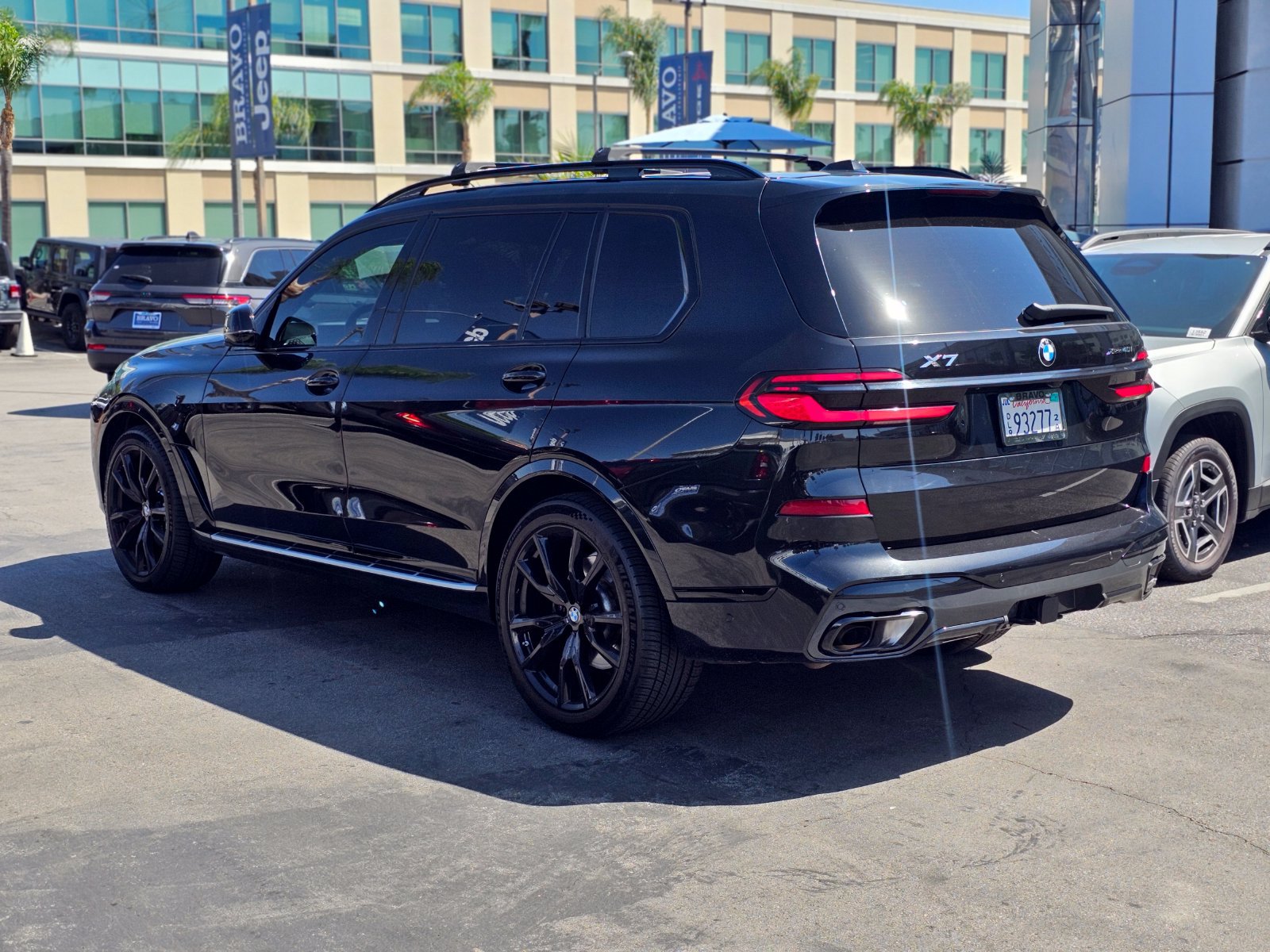 Used 2024 BMW X7 xDrive40i w/ M Sport Package AWD/4WD image 6