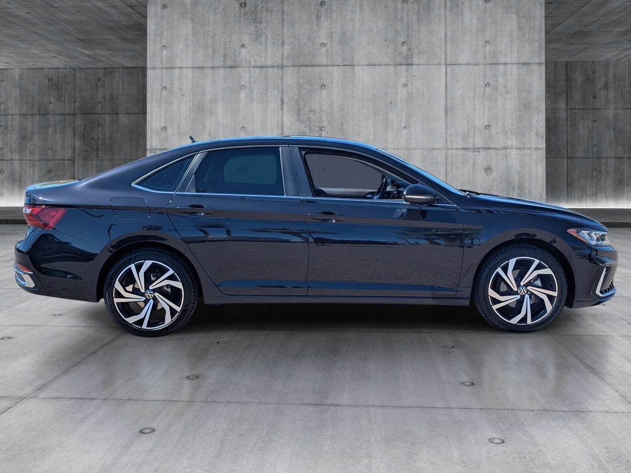 Used 2025 Volkswagen Jetta SEL image 6