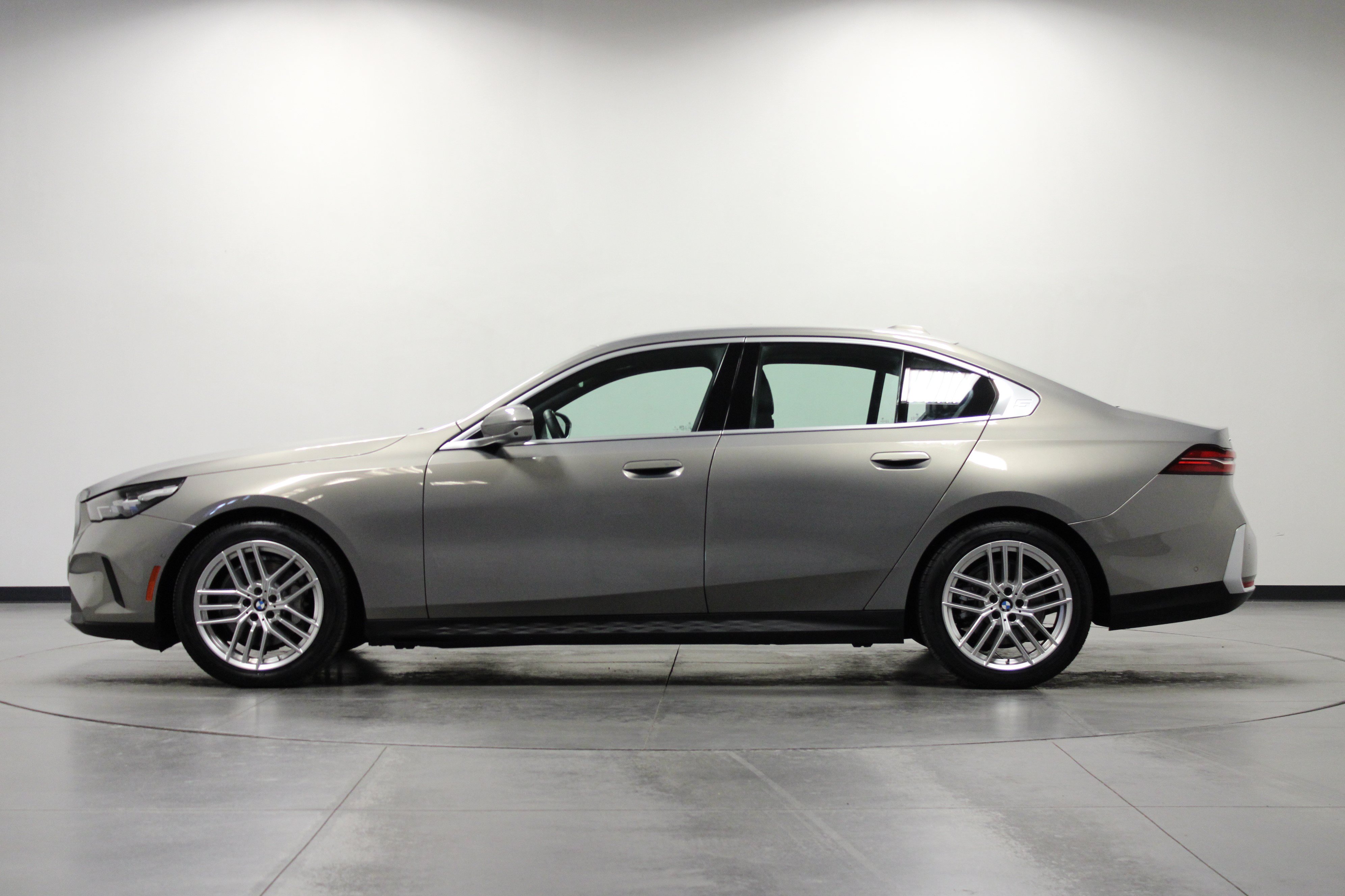 Used 2024 BMW 530i xDrive image 7