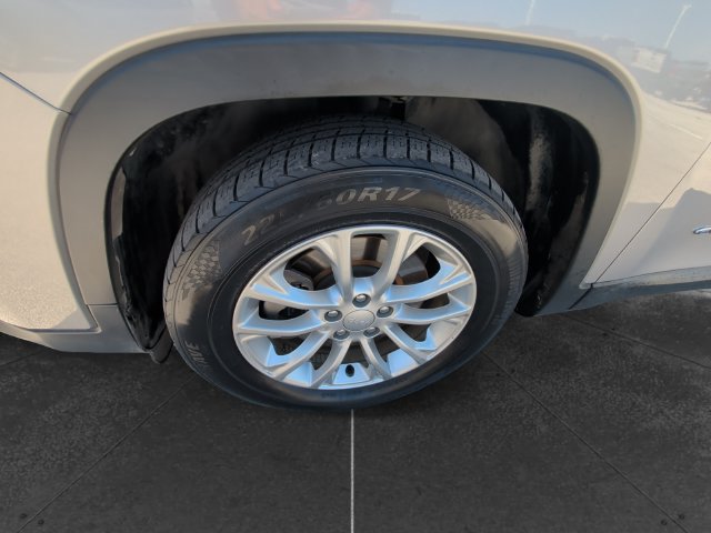 Used 2019 Jeep Cherokee Latitude w/ Popular Appearance Group FWD image 9