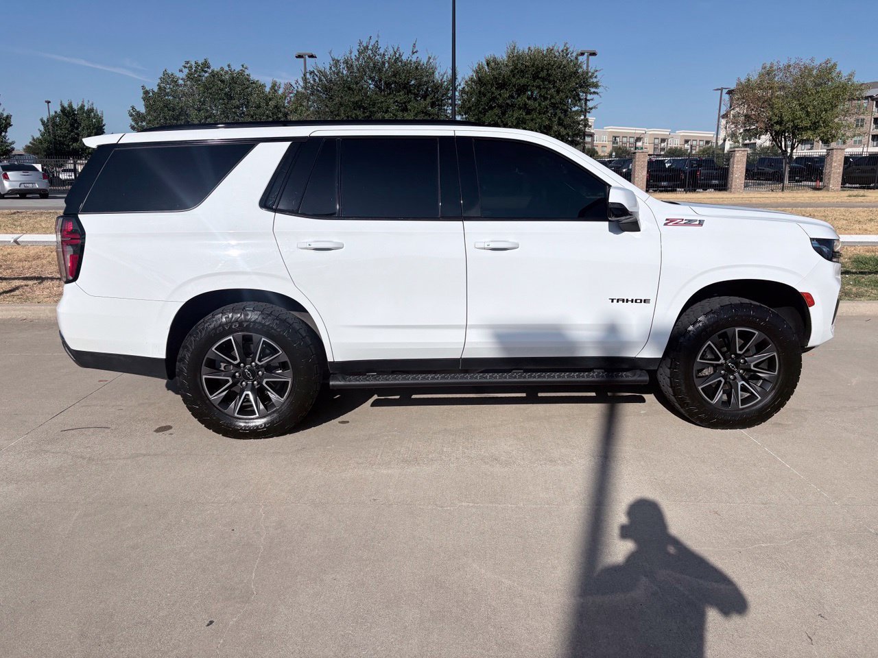 Used 2022 Chevrolet Tahoe Z71 w/ Luxury Package AWD/4WD image 3