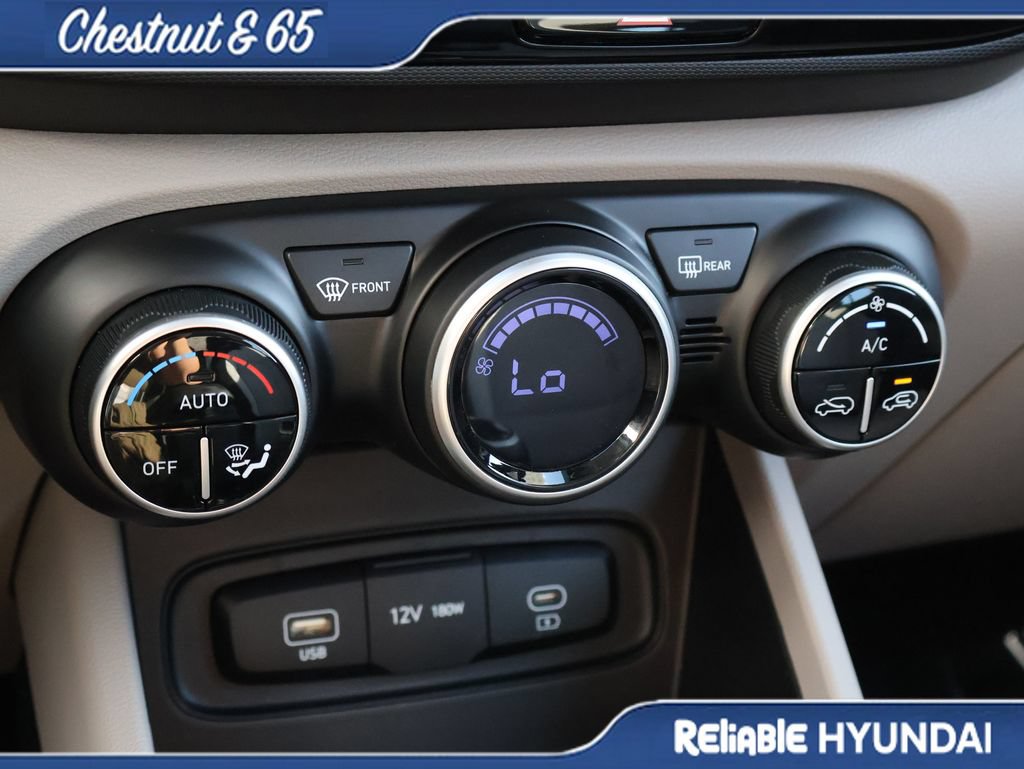 Certified 2025 Hyundai Venue SEL FWD image 36