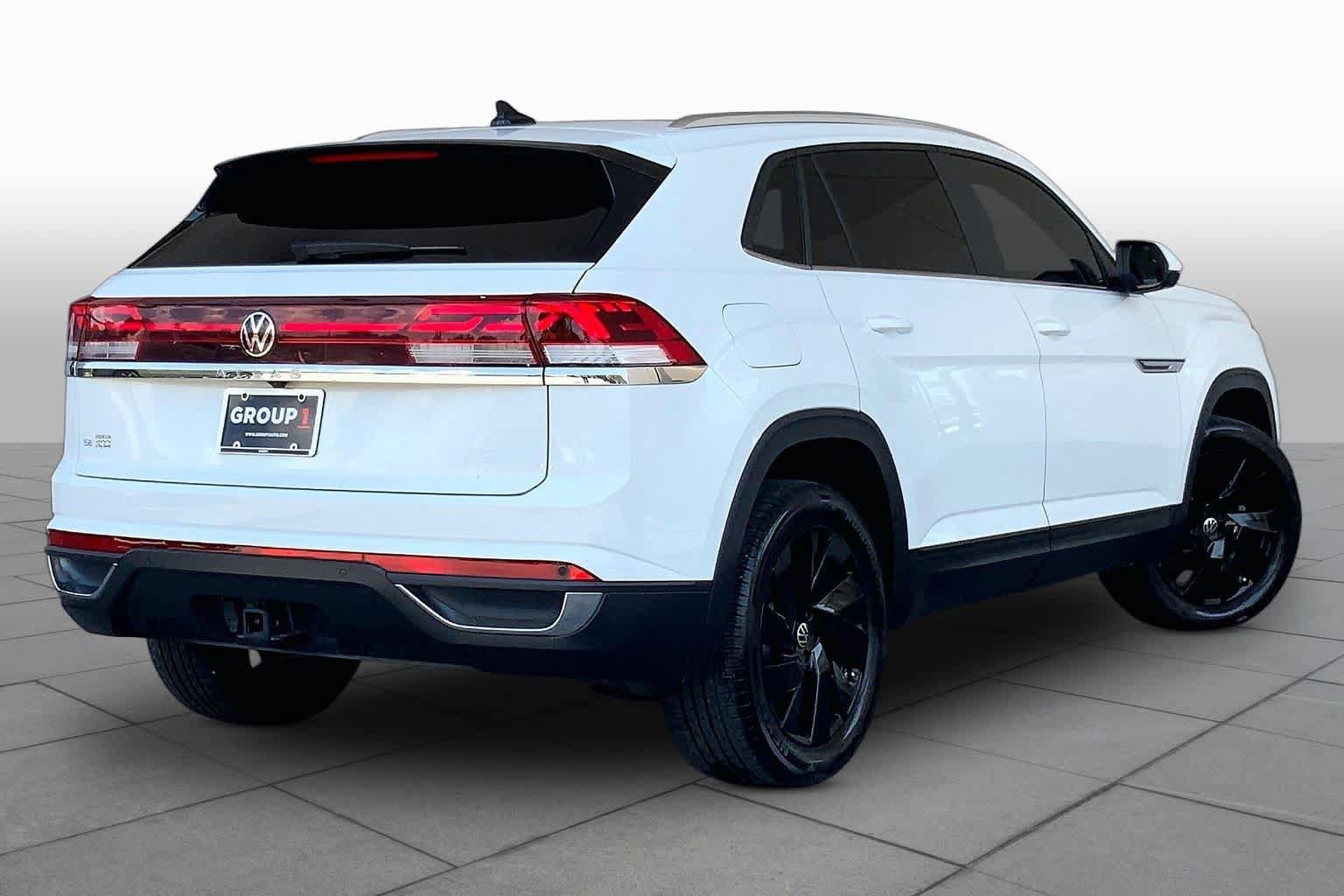 Used 2024 Volkswagen Atlas Cross Sport SE w/ Panoramic Sunroof Package FWD image 13