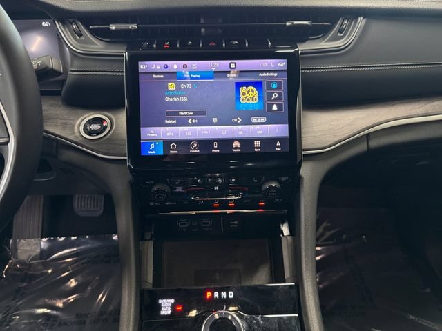Used 2024 Jeep Grand Cherokee L Limited w/ Luxury Tech Group II AWD/4WD image 6