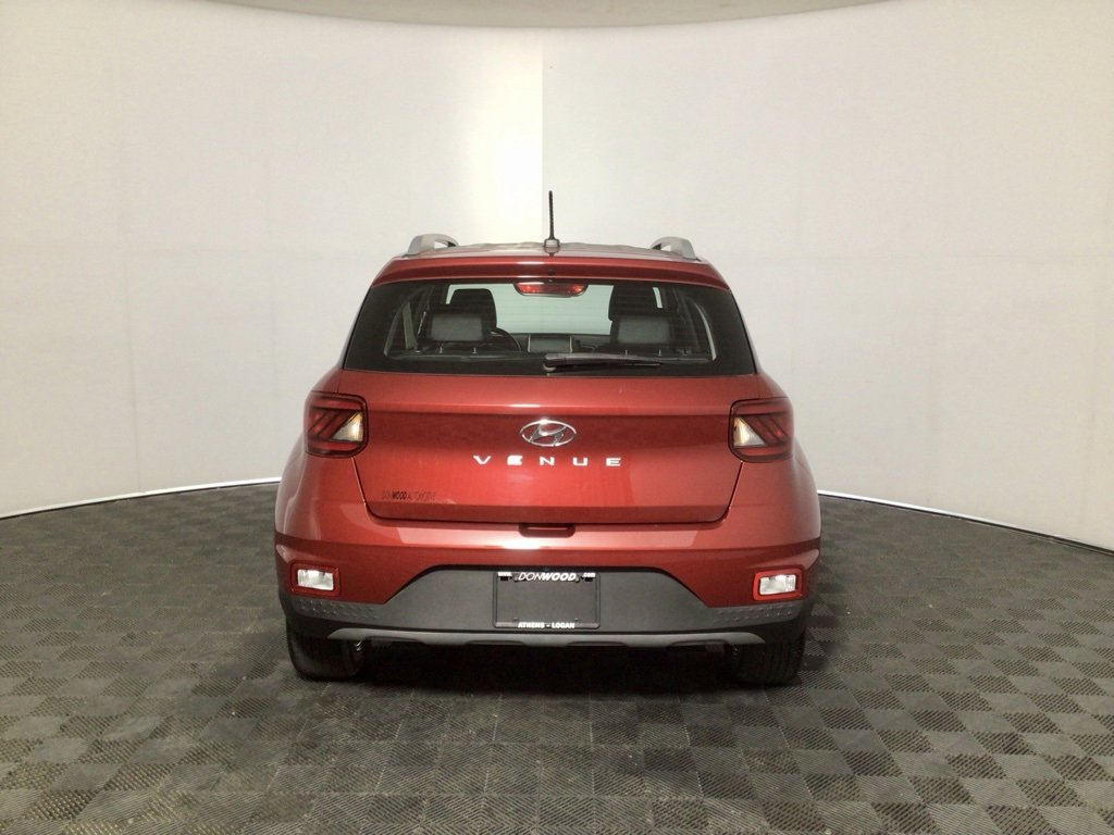 Used 2023 Hyundai Venue Limited w/ Cargo Package image 12