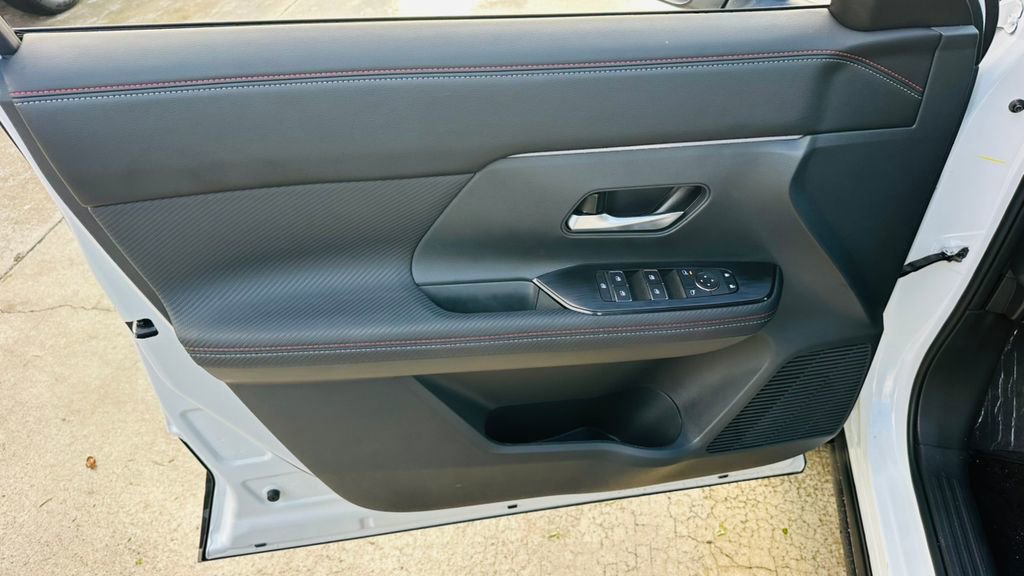 New 2026 Nissan Kicks SR FWD image 15