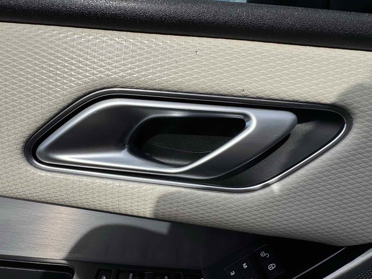 Used 2020 Land Rover Range Rover Velar R-Dynamic S image 28