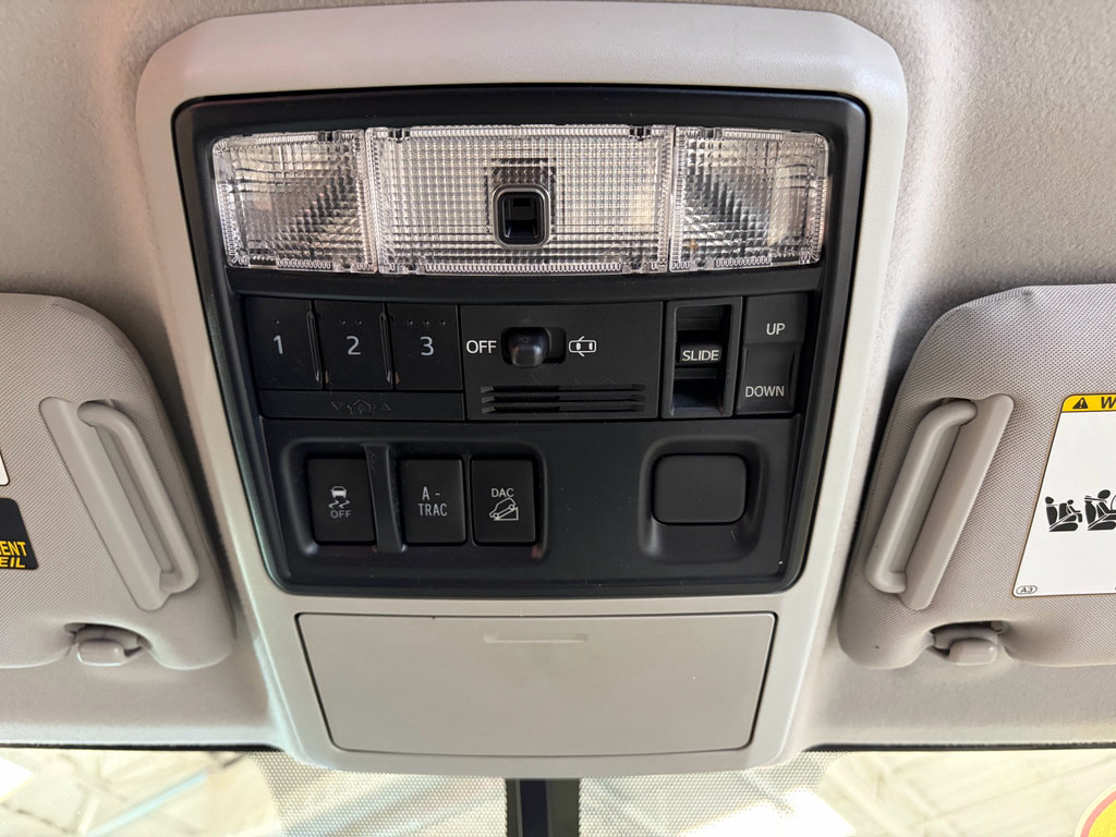 Used 2017 Toyota 4Runner SR5 AWD/4WD image 31