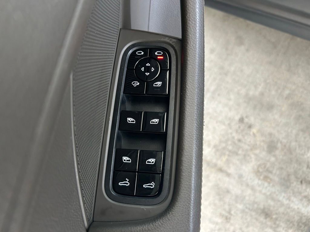Used 2018 Porsche Panamera 4 AWD/4WD image 42