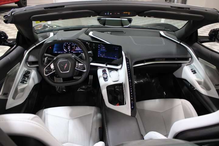 Used 2024 Chevrolet Corvette Stingray Preferred Conv w/ Z51 Performance Package RWD image 2