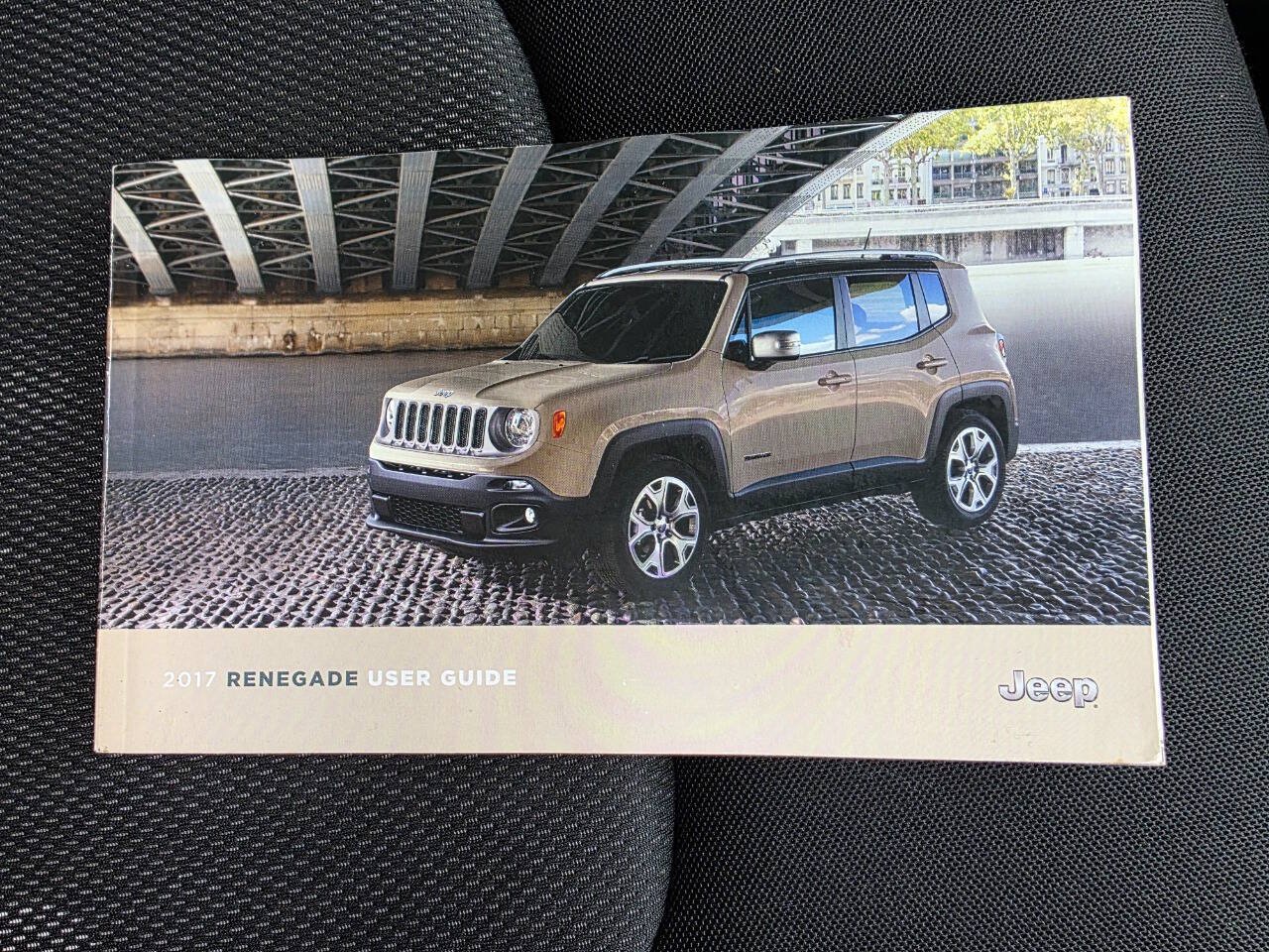 Used 2017 Jeep Renegade Latitude FWD image 30