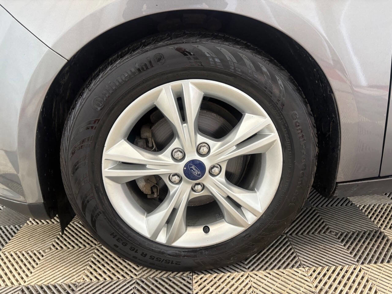 Used 2014 Ford Focus SE w/ SE Winter Package image 32