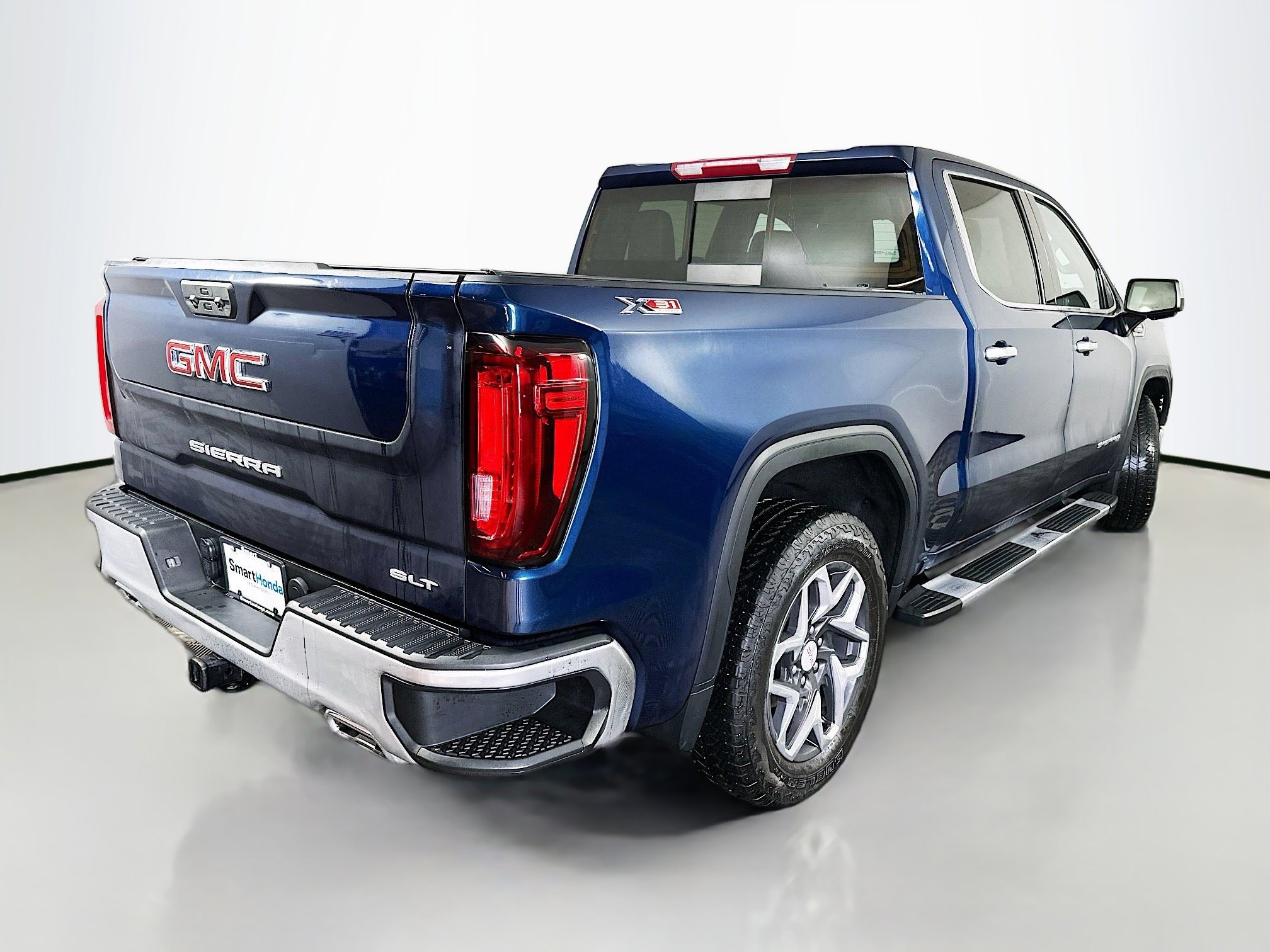 Used 2023 GMC Sierra 1500 SLT w/ SLT Premium Package image 7