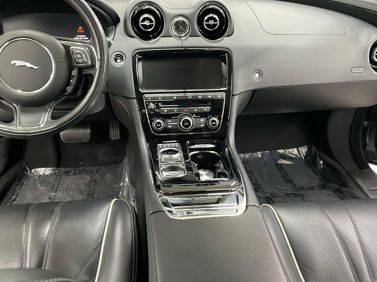 Used 2019 Jaguar XJ R-Sport RWD image 18