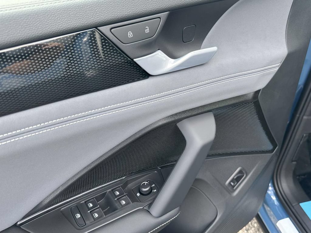 New 2026 Volkswagen Tiguan SE AWD/4WD image 12