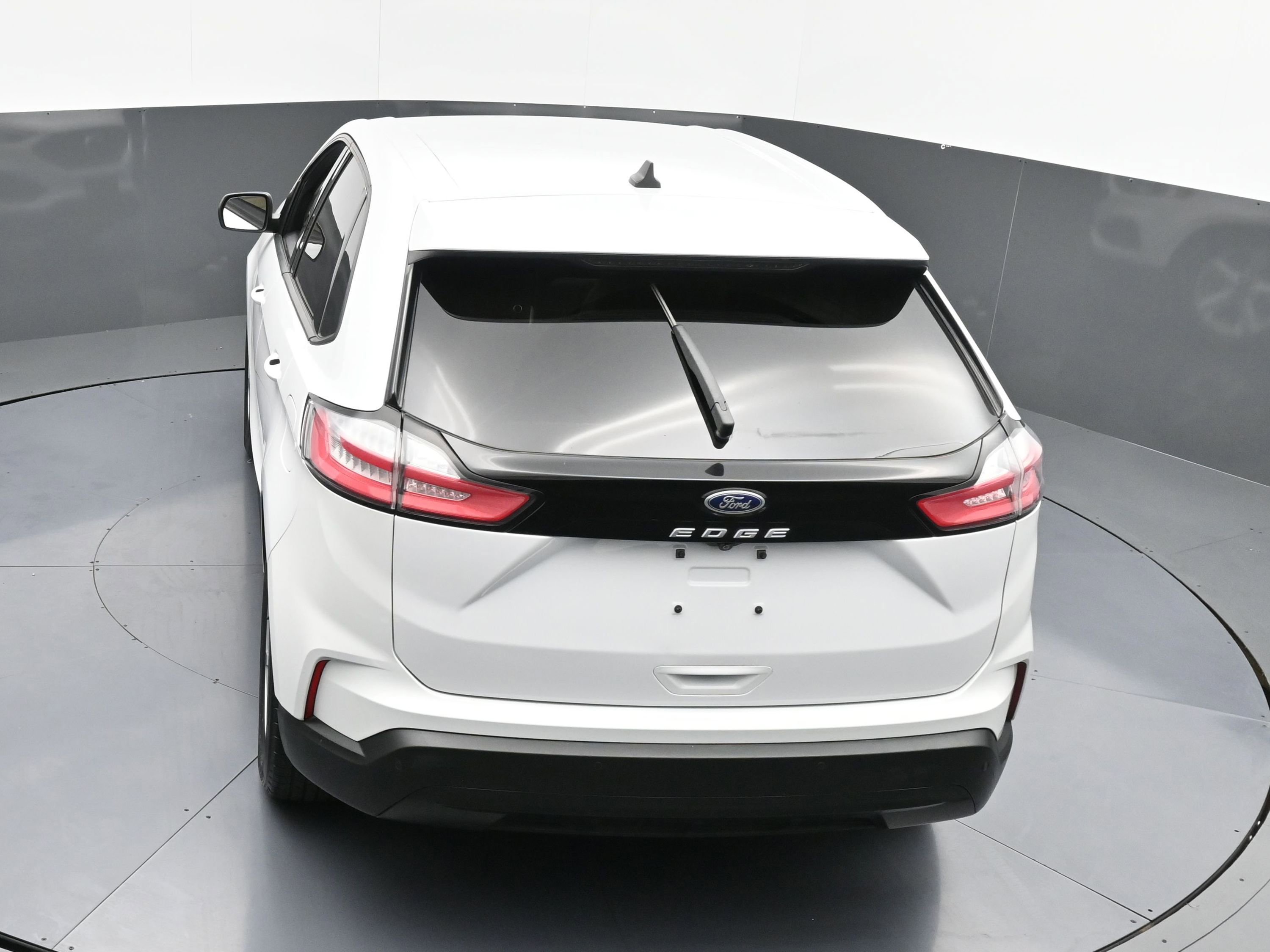 Used 2021 Ford Edge SE image 35