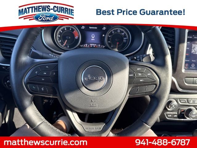 Used 2020 Jeep Cherokee Trailhawk w/ Comfort/Convenience Group AWD/4WD image 17
