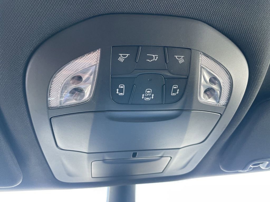 New 2026 Chrysler Pacifica Select image 40