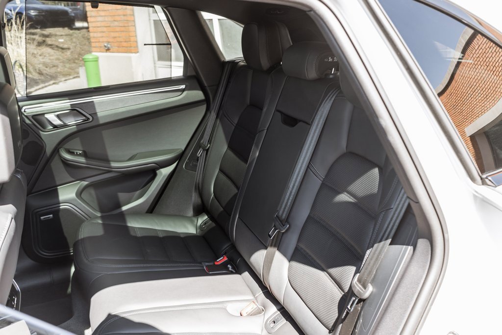 Used 2023 Porsche Macan GTS w/ Premium Package Plus image 31