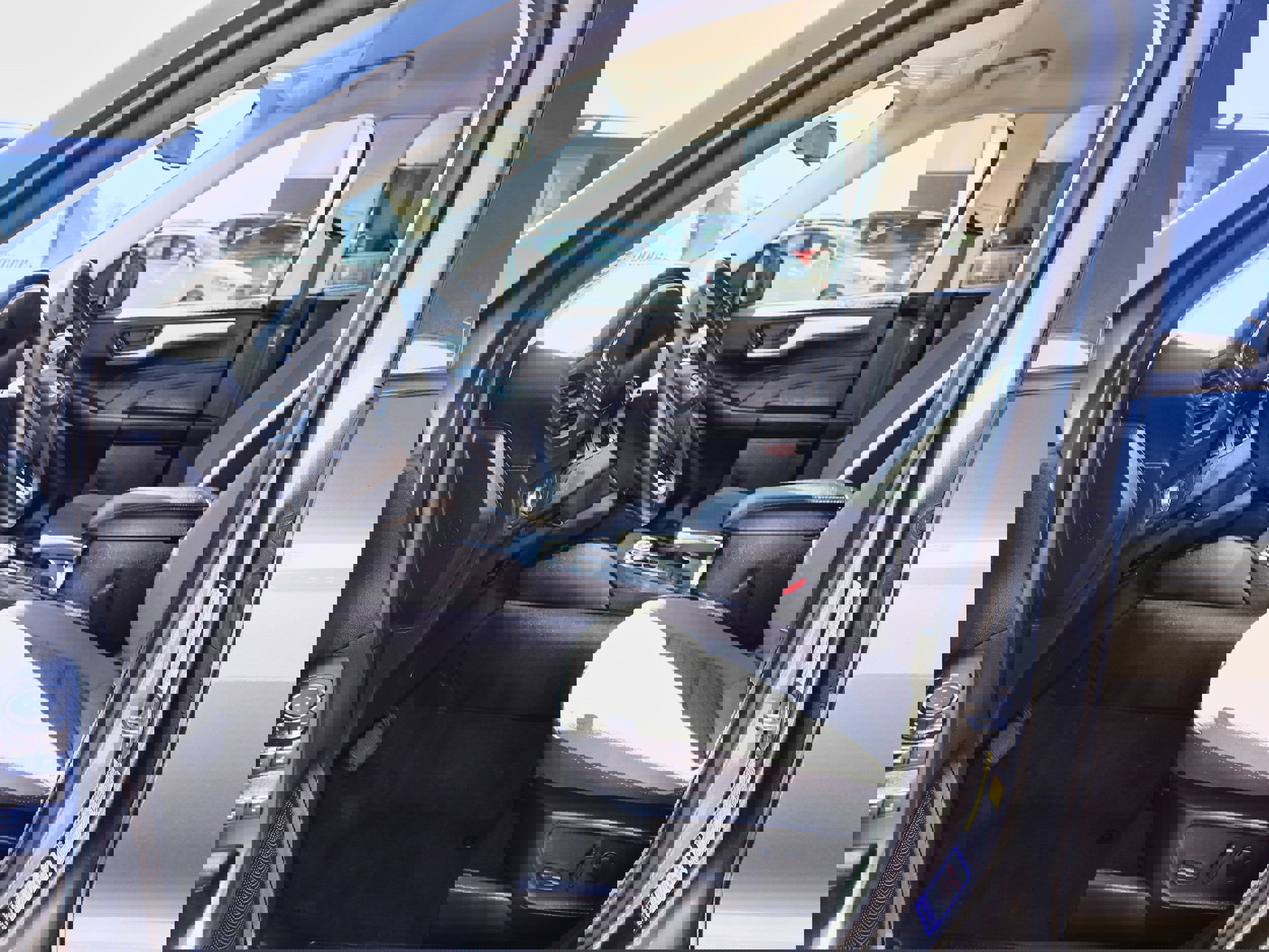 Used 2022 Ford Escape SE w/ SE Sport Appearance Package image 7