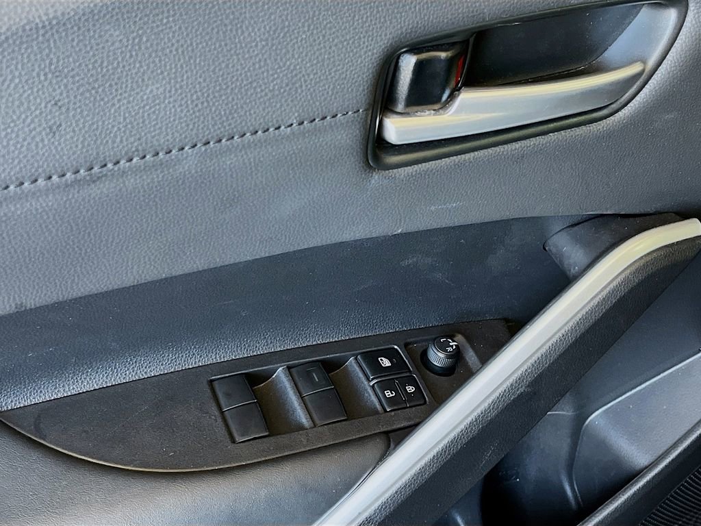 Used 2025 Toyota Corolla Cross AWD Hybrid w/ Convenience Package image 18