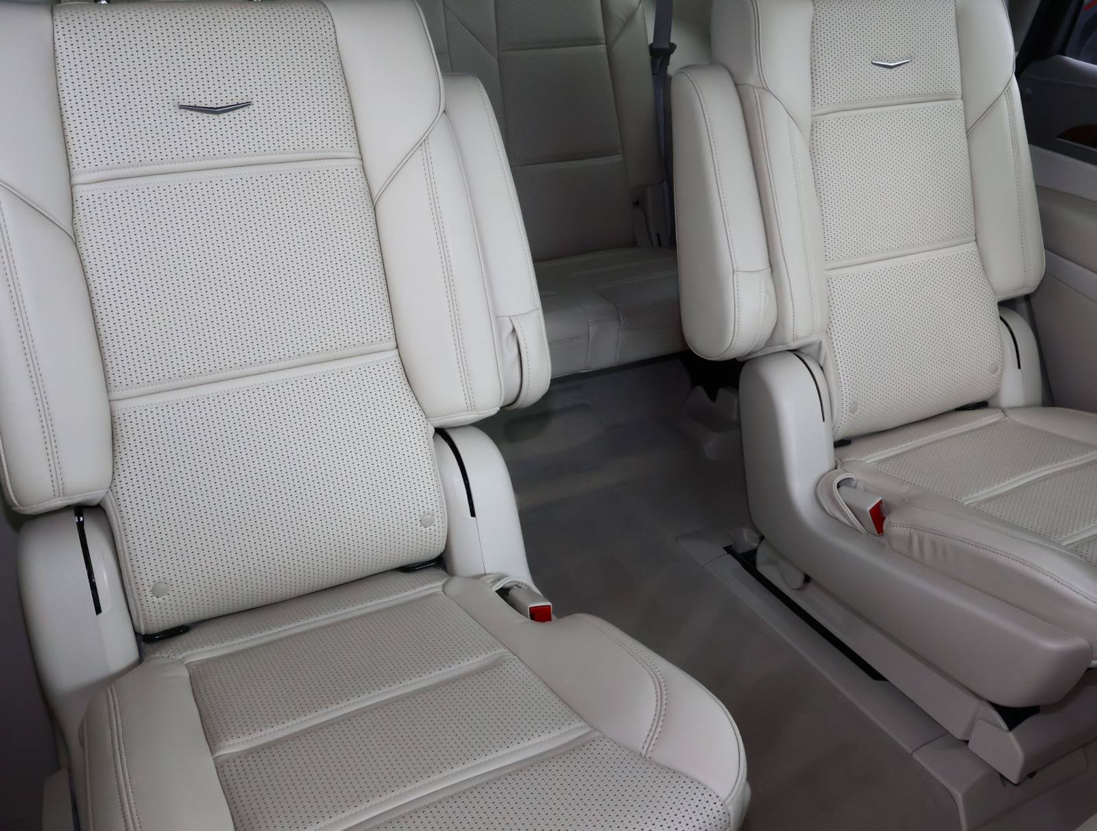 Used 2023 Cadillac Escalade Premium Luxury Platinum w/ LPO, Radiant Package AWD/4WD image 22