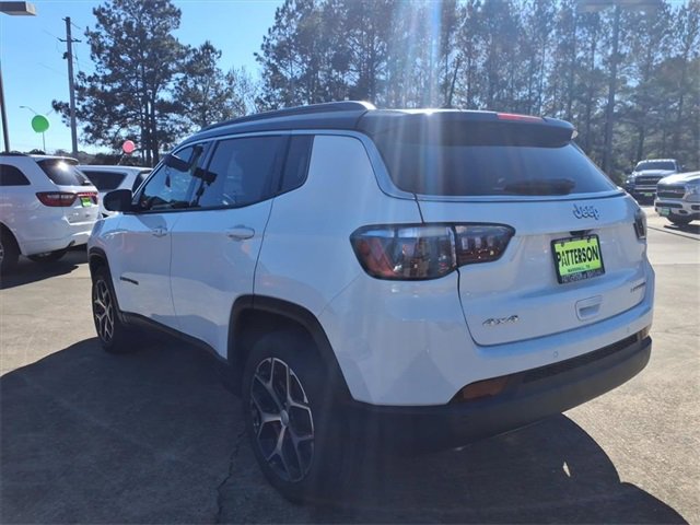 Used 2024 Jeep Compass Limited image 4